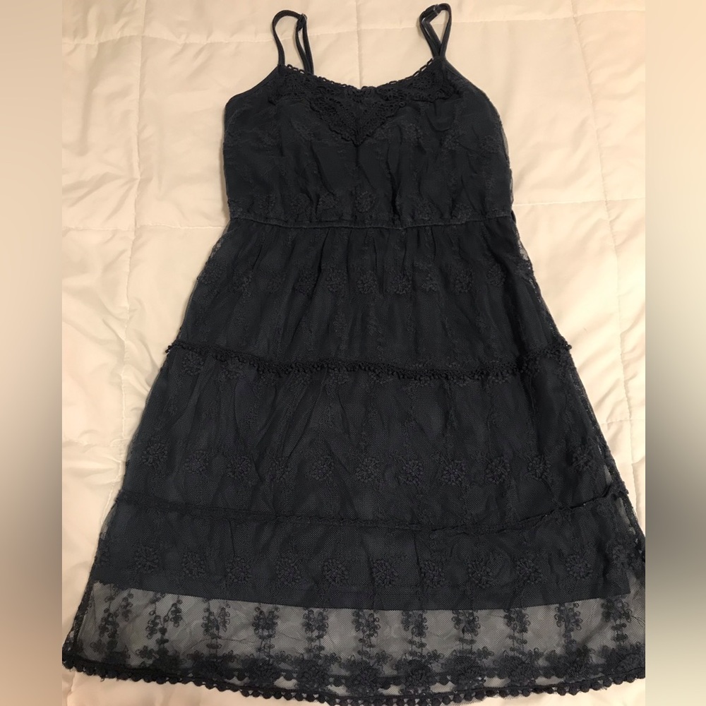 Ultra pink Navy Blue lace dress with liner. Adorable alone or with leggings, M D